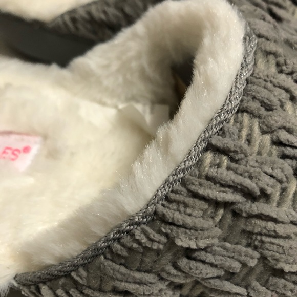 AEROSOLS Memory Foam Slippers / House Shoes Mule Style Gray & White Sz Small 5-6 - Picture 2 of 7